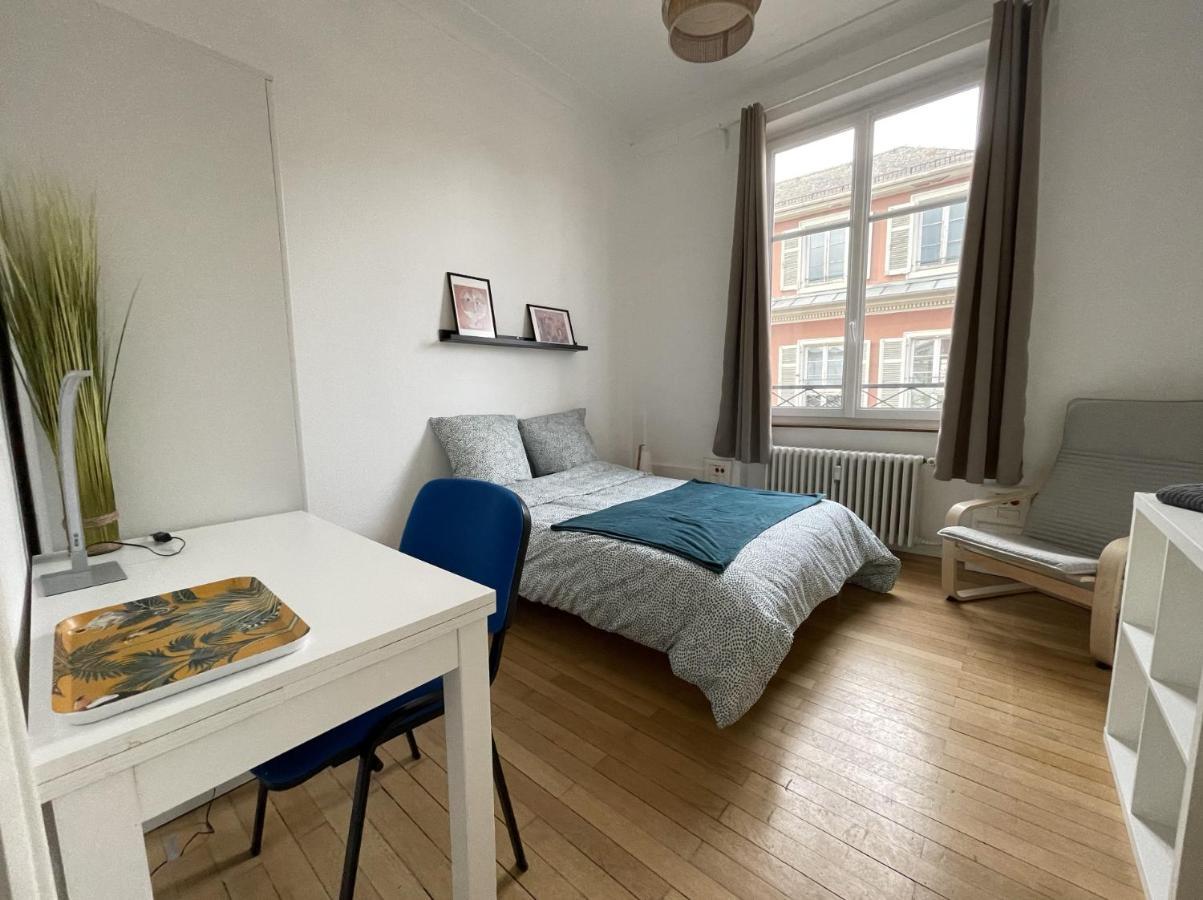Quarto em Acomodações Particulares Privees -private Room- Dans Un Spacieux - 100m2 Centre Proche Gare *