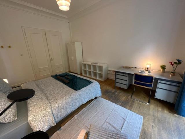Privees -private Room- Dans Un Spacieux - 100m2 Centre Proche Gare Quarto em Acomodações Particulares *